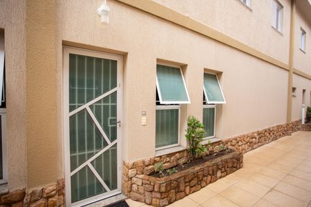 Casa à venda com 130m², 3 quartos e 4 vagasCorredor externo 