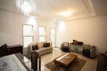 Casa à venda com 130m², 3 quartos e 4 vagasSala