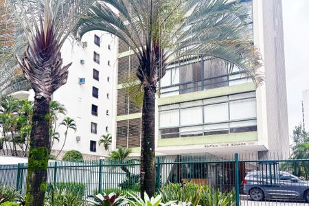 Apartamento à venda com 173m², 3 quartos e 1 vaga Apartamento à venda com 173m², 3 quartos e 1 vagaFachada