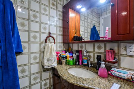Apartamento à venda com 75m², 2 quartos e 2 vagas Apartamento à venda com 75m², 2 quartos e 2 vagasBanheiro