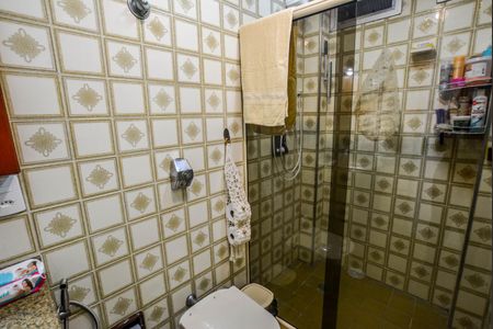 Apartamento à venda com 75m², 2 quartos e 2 vagas Apartamento à venda com 75m², 2 quartos e 2 vagasBanheiro