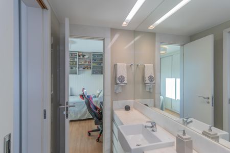 Apartamento à venda com 155m², 4 quartos e 3 vagas Apartamento à venda com 155m², 4 quartos e 3 vagasBanheiro da Suíte 2