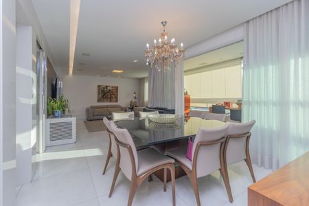 Apartamento à venda com 155m², 4 quartos e 3 vagas Apartamento à venda com 155m², 4 quartos e 3 vagasSala