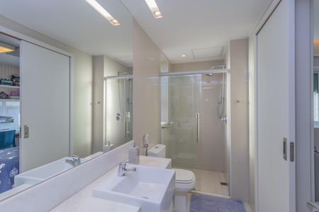 Apartamento à venda com 155m², 4 quartos e 3 vagas Apartamento à venda com 155m², 4 quartos e 3 vagasBanheiro da Suíte 2