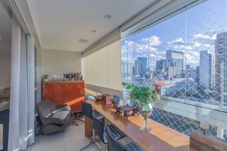 Apartamento à venda com 155m², 4 quartos e 3 vagas Apartamento à venda com 155m², 4 quartos e 3 vagasVaranda