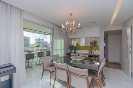 Apartamento à venda com 155m², 4 quartos e 3 vagas Apartamento à venda com 155m², 4 quartos e 3 vagasSala