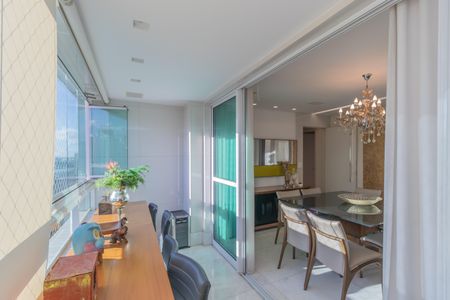 Apartamento à venda com 155m², 4 quartos e 3 vagas Apartamento à venda com 155m², 4 quartos e 3 vagasVaranda