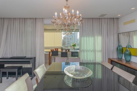 Apartamento à venda com 155m², 4 quartos e 3 vagas Apartamento à venda com 155m², 4 quartos e 3 vagasSala