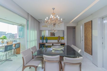 Apartamento à venda com 155m², 4 quartos e 3 vagas Apartamento à venda com 155m², 4 quartos e 3 vagasVaranda