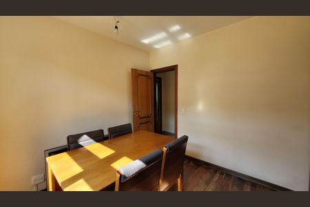 Casa à venda com 1000m², 3 quartos e 4 vagasEscritório