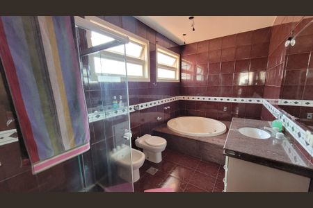 Casa à venda com 1000m², 3 quartos e 4 vagasBanheiro da Suíte