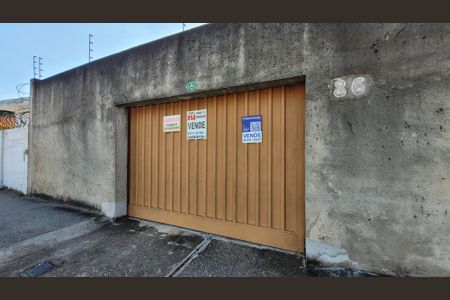 Casa à venda com 1000m², 3 quartos e 4 vagasFachada