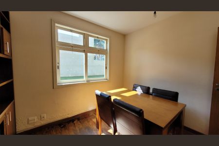 Casa à venda com 1000m², 3 quartos e 4 vagasEscritório