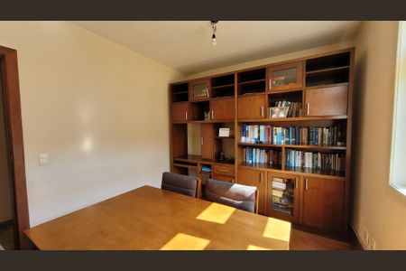 Casa à venda com 1000m², 3 quartos e 4 vagasEscritório