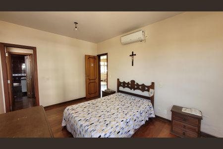 Casa à venda com 1000m², 3 quartos e 4 vagasSuíte