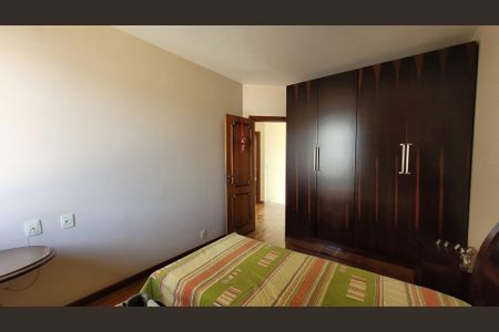 Casa à venda com 1000m², 3 quartos e 4 vagasQuarto 2