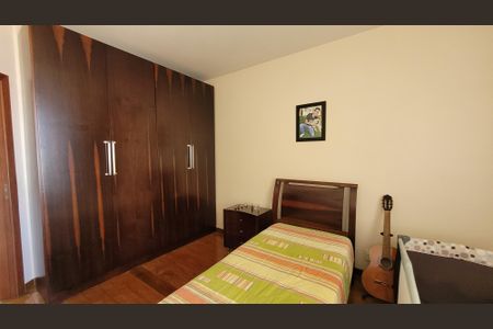 Casa à venda com 1000m², 3 quartos e 4 vagasQuarto 2