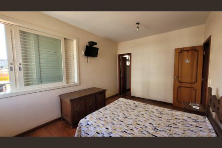 Casa à venda com 1000m², 3 quartos e 4 vagasSuíte