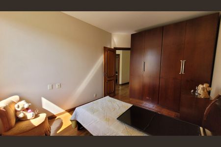 Casa à venda com 1000m², 3 quartos e 4 vagasQuarto 1