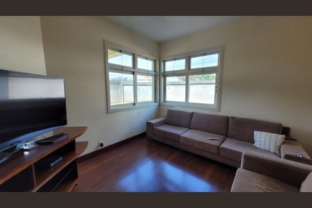 Casa à venda com 1000m², 3 quartos e 4 vagasSala de TV