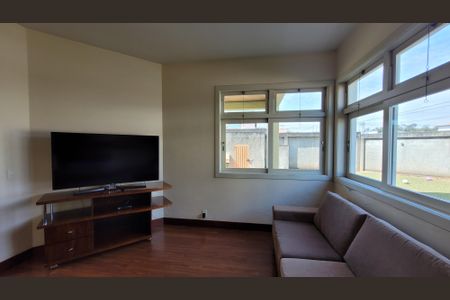 Casa à venda com 1000m², 3 quartos e 4 vagasSala de TV