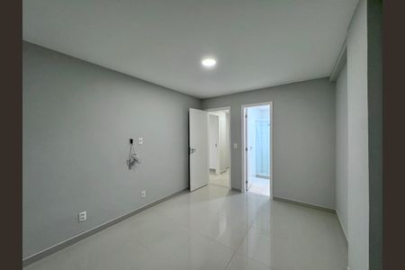 Apartamento à venda com 180m², 3 quartos e 3 vagas Apartamento à venda com 180m², 3 quartos e 3 vagasSuíte 2