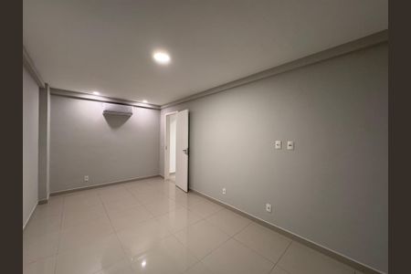 Apartamento à venda com 180m², 3 quartos e 3 vagas Apartamento à venda com 180m², 3 quartos e 3 vagasSuite 1