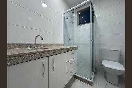Apartamento à venda com 180m², 3 quartos e 3 vagas Apartamento à venda com 180m², 3 quartos e 3 vagasBanheiro social