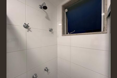 Apartamento à venda com 180m², 3 quartos e 3 vagas Apartamento à venda com 180m², 3 quartos e 3 vagasBanheiro Social