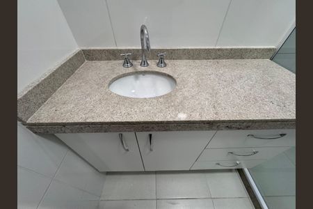 Apartamento à venda com 180m², 3 quartos e 3 vagas Apartamento à venda com 180m², 3 quartos e 3 vagasBanheiro social