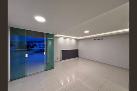 Apartamento à venda com 180m², 3 quartos e 3 vagas Apartamento à venda com 180m², 3 quartos e 3 vagasSala