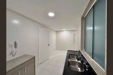 Apartamento à venda com 180m², 3 quartos e 3 vagas Apartamento à venda com 180m², 3 quartos e 3 vagasCozinha e Área de Serviço