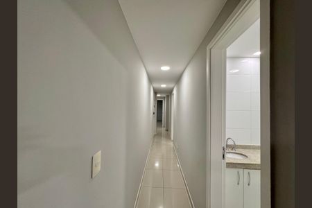 Apartamento à venda com 180m², 3 quartos e 3 vagas Apartamento à venda com 180m², 3 quartos e 3 vagasCorredor