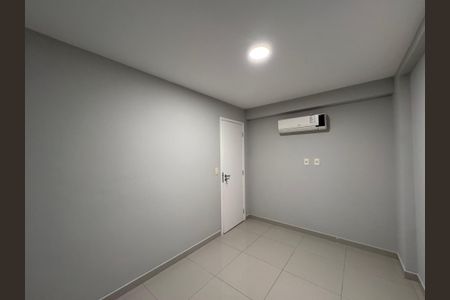Apartamento à venda com 180m², 3 quartos e 3 vagas Apartamento à venda com 180m², 3 quartos e 3 vagasQuarto