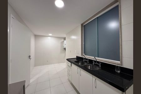 Apartamento à venda com 180m², 3 quartos e 3 vagas Apartamento à venda com 180m², 3 quartos e 3 vagasCozinha e Área de Serviço