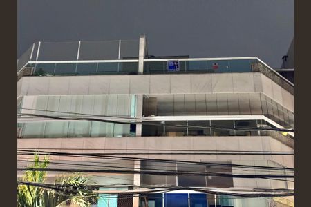 Apartamento à venda com 180m², 3 quartos e 3 vagas Apartamento à venda com 180m², 3 quartos e 3 vagasPlaquinha Quinto Andar