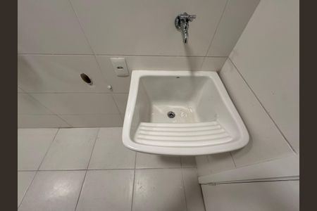 Apartamento à venda com 180m², 3 quartos e 3 vagas Apartamento à venda com 180m², 3 quartos e 3 vagasCozinha e Área de Serviço