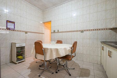 Casa à venda com 239m², 2 quartos e 4 vagas Casa à venda com 239m², 2 quartos e 4 vagasCozinha