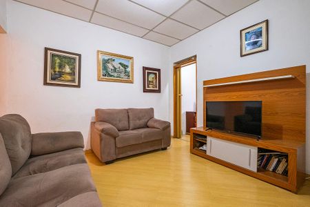 Casa à venda com 239m², 2 quartos e 4 vagas Casa à venda com 239m², 2 quartos e 4 vagasSala