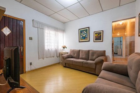 Casa à venda com 239m², 2 quartos e 4 vagas Casa à venda com 239m², 2 quartos e 4 vagasSala