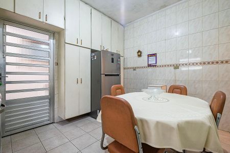 Casa à venda com 239m², 2 quartos e 4 vagas Casa à venda com 239m², 2 quartos e 4 vagasCozinha