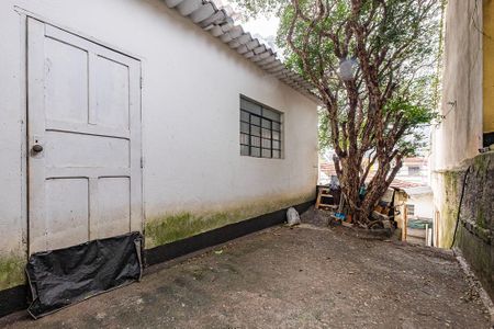 Casa à venda com 239m², 2 quartos e 4 vagas Casa à venda com 239m², 2 quartos e 4 vagasQuintal