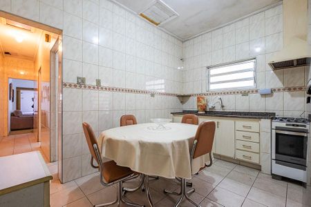 Casa à venda com 239m², 2 quartos e 4 vagas Casa à venda com 239m², 2 quartos e 4 vagasCozinha