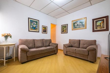 Casa à venda com 239m², 2 quartos e 4 vagas Casa à venda com 239m², 2 quartos e 4 vagasSala