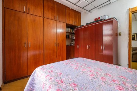 Casa à venda com 239m², 2 quartos e 4 vagas Casa à venda com 239m², 2 quartos e 4 vagasQuarto 1