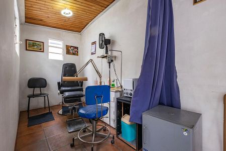 Casa à venda com 239m², 2 quartos e 4 vagas Casa à venda com 239m², 2 quartos e 4 vagasQuintal - Edícula 2