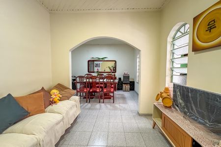 Casa à venda com 204m², 3 quartos e 2 vagas Casa à venda com 204m², 3 quartos e 2 vagasSala