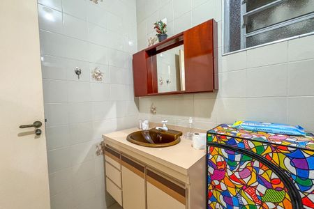 Casa à venda com 204m², 3 quartos e 2 vagas Casa à venda com 204m², 3 quartos e 2 vagasBanheiro Social