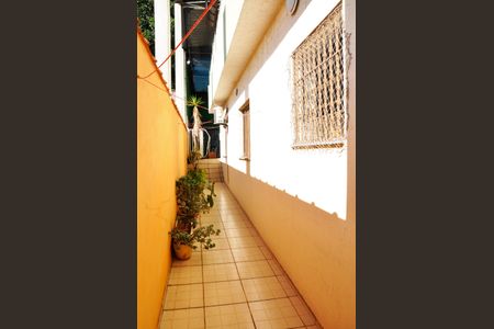 Casa à venda com 532m², 3 quartos e 4 vagasDetalhe - Corredor Externo