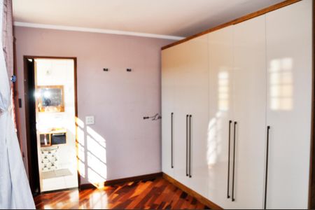 Casa à venda com 532m², 3 quartos e 4 vagasDetalhe - Quarto 04 com Suíte